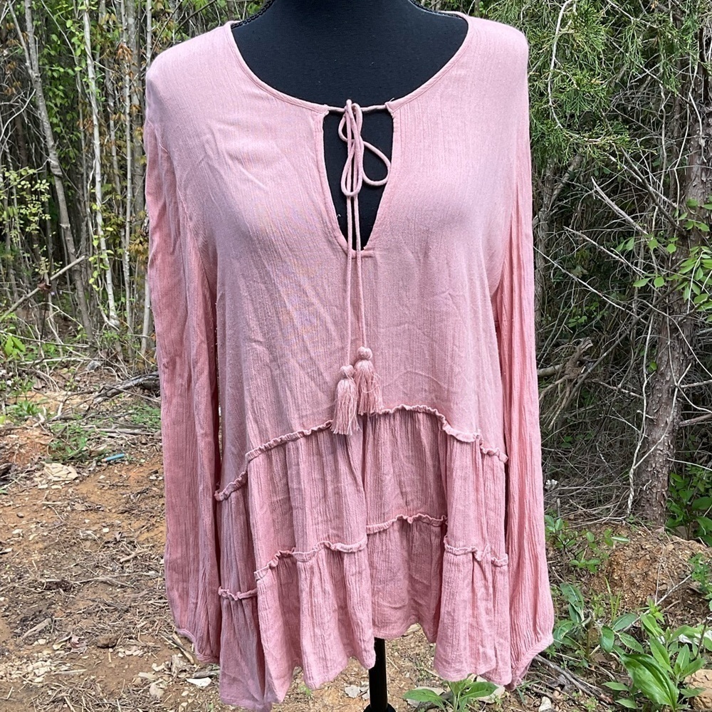 Kenzie top. Long sleeve. Tiered. size L.